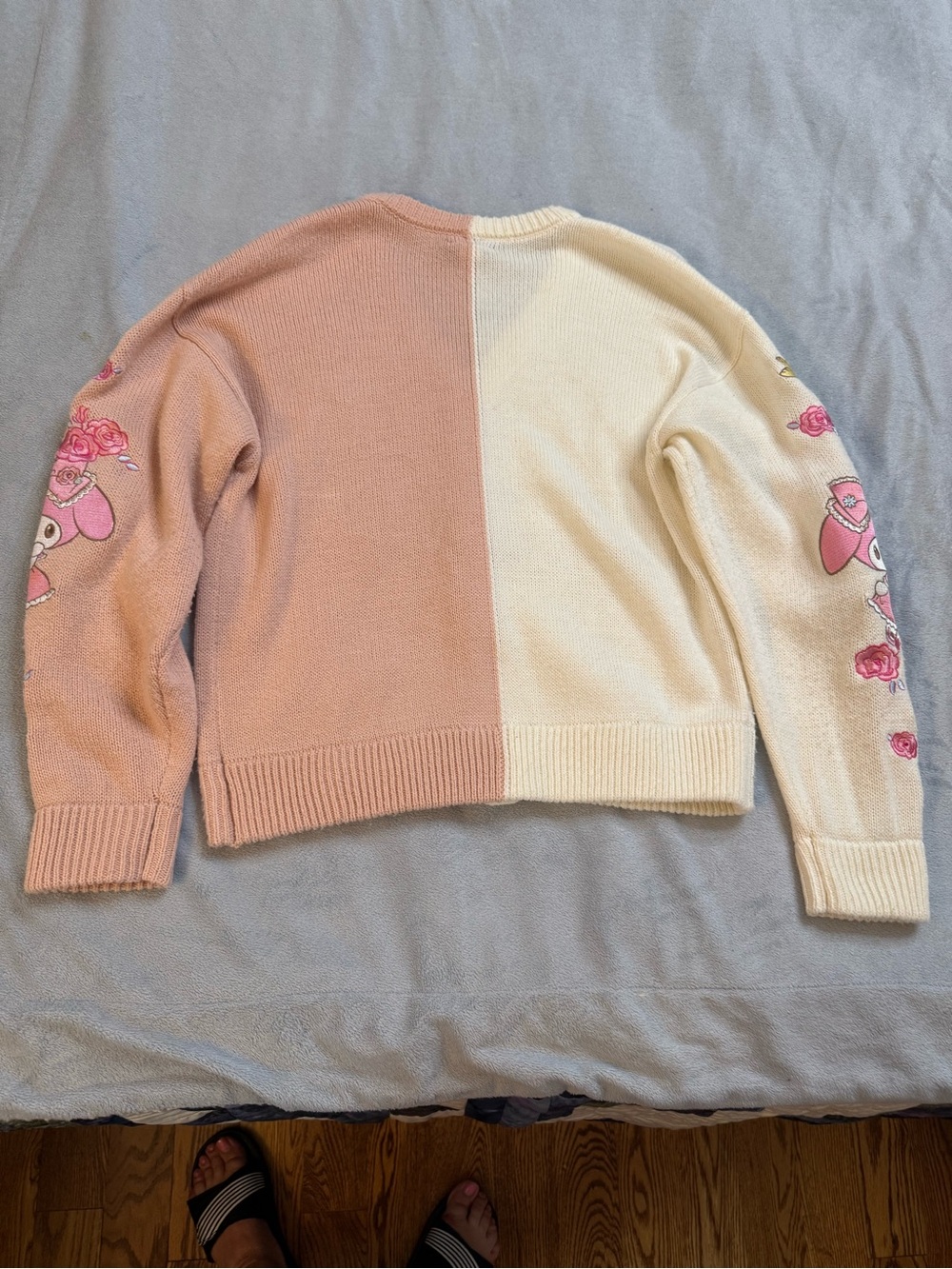 Hello Kitty Two-Tone Cream & Pink V-Neck Cardigan with Embroidered Sleeves - Picture 2 of 2